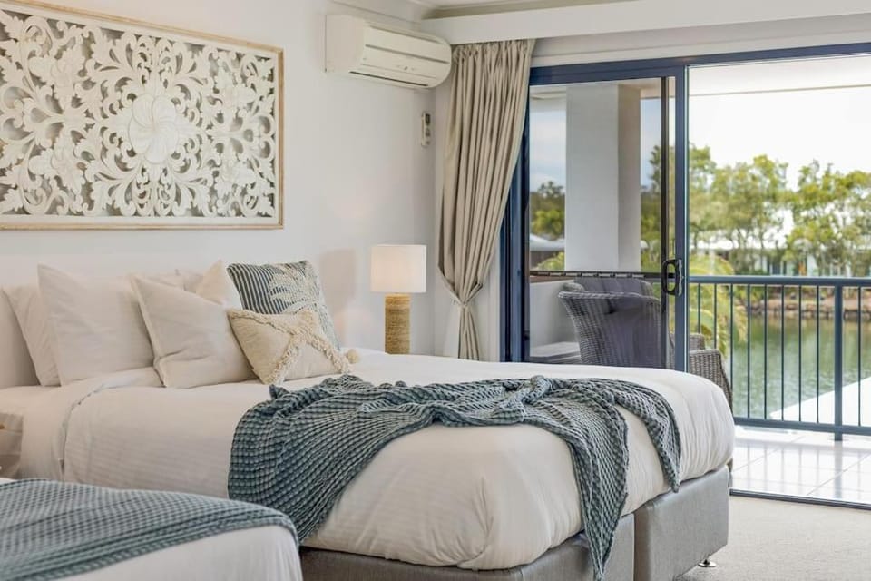 Stunning Waterfront Coastal Retreat, sleeps 13 House in Sunshine Coast