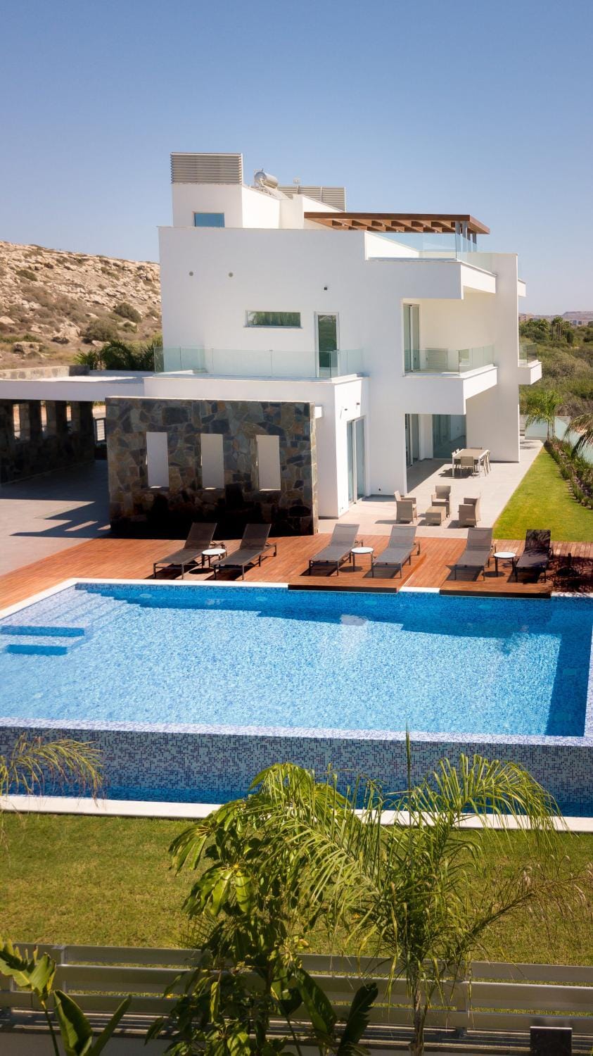 Property building, Garden, Pool view, Swimming pool, sunbed