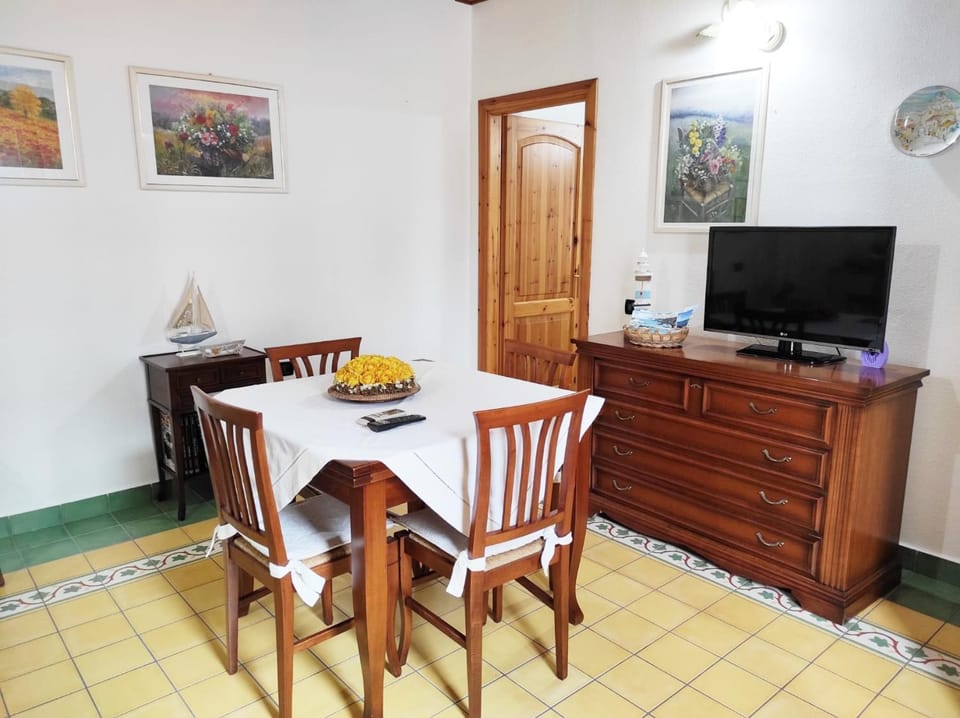 Day, Living room