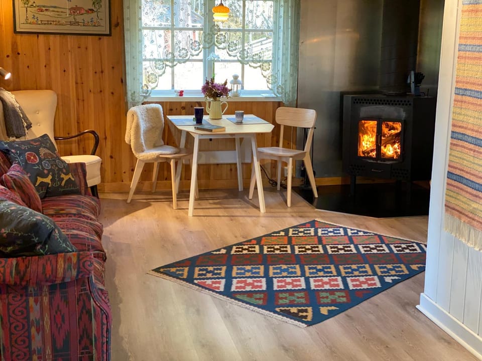 Living room, Dining area, fireplace
