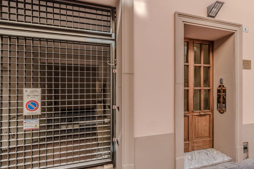 Property building, Facade/entrance
