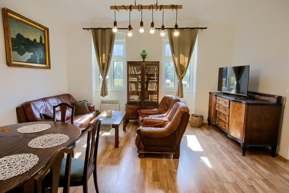 Library, TV and multimedia, Living room, Seating area