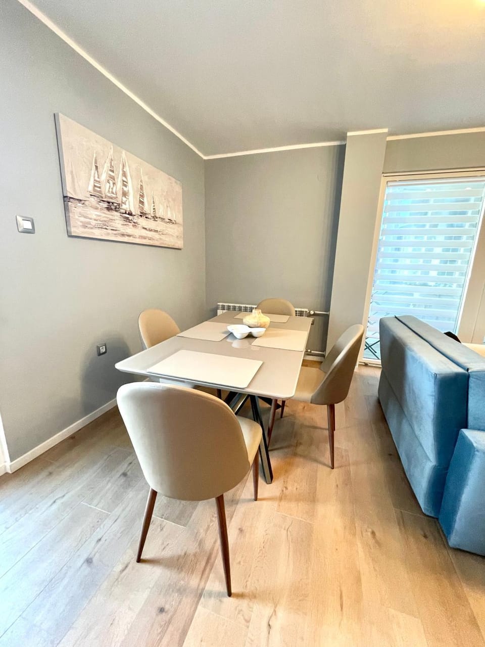Seating area, Dining area