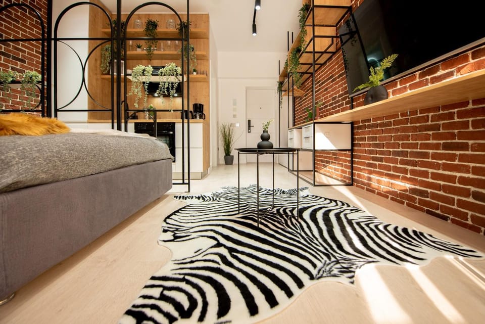 Bed, TV and multimedia, Bedroom, kitchen