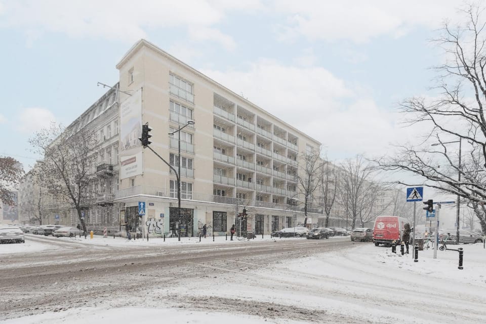 Property building, Neighbourhood