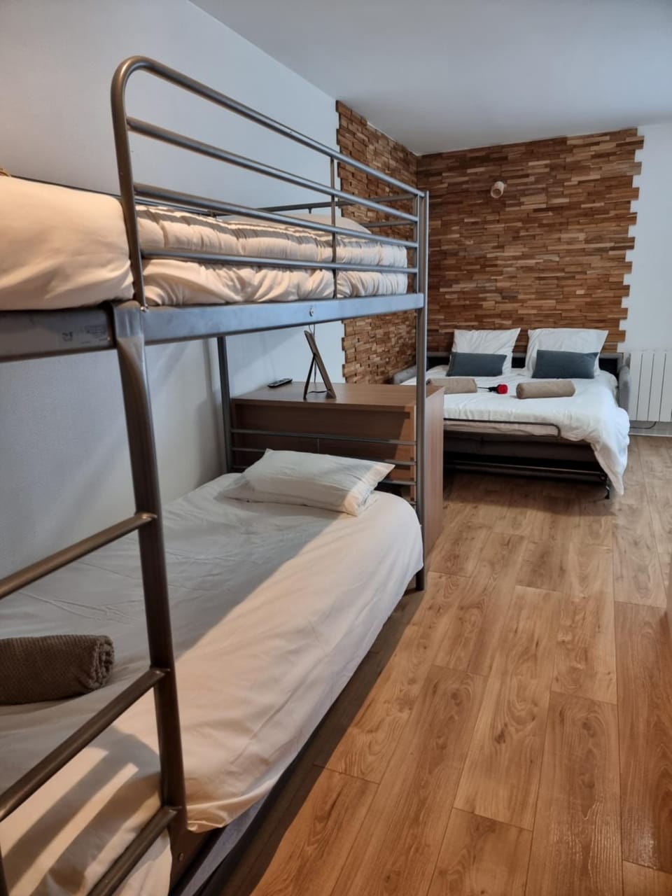Bed, Photo of the whole room, Bedroom, bunk bed, towels