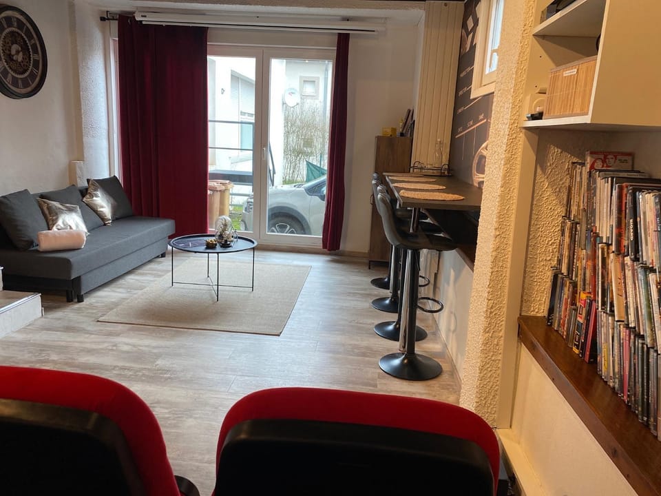 Living room, Seating area, hair dresser