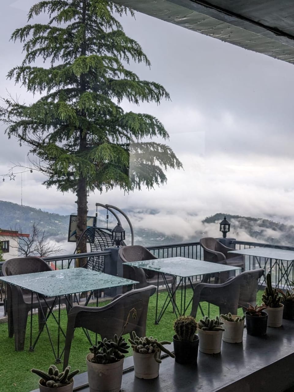 Communal lounge/ TV room, Natural landscape, Garden, Dining area, Mountain view