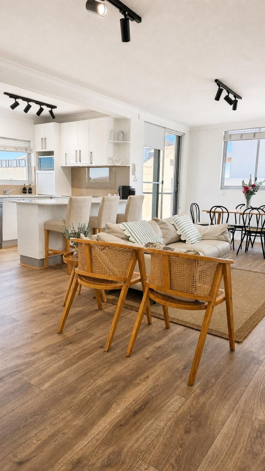 Casa Del'Mare Cronulla Beachfront w Ocean Views Apartment in Sydney