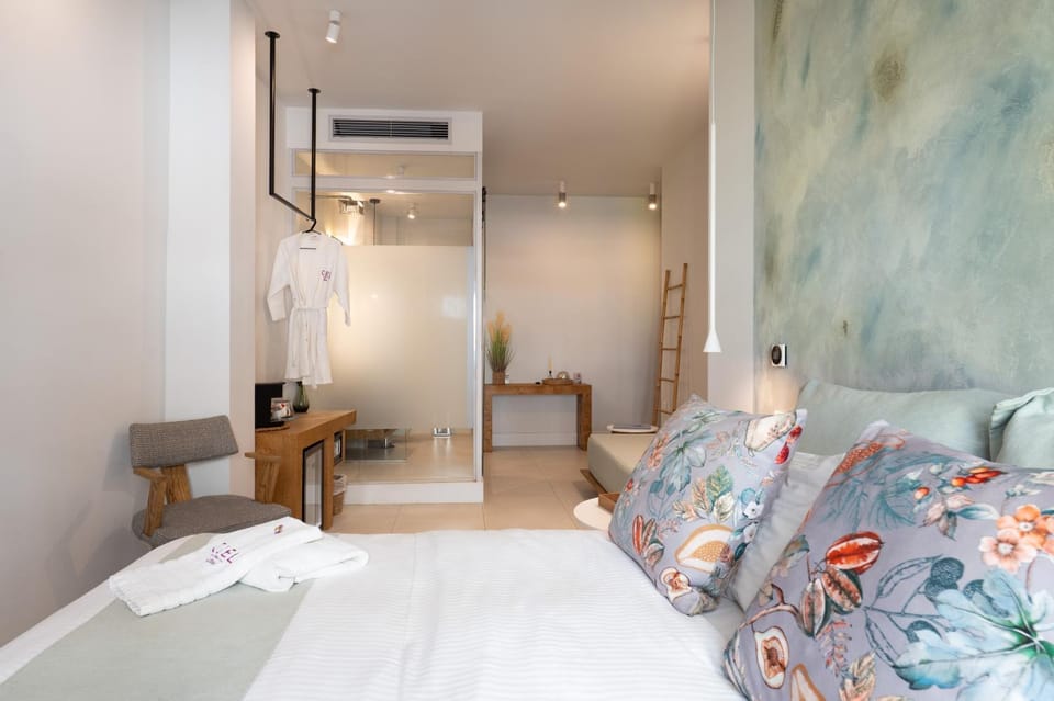 Bed, Photo of the whole room