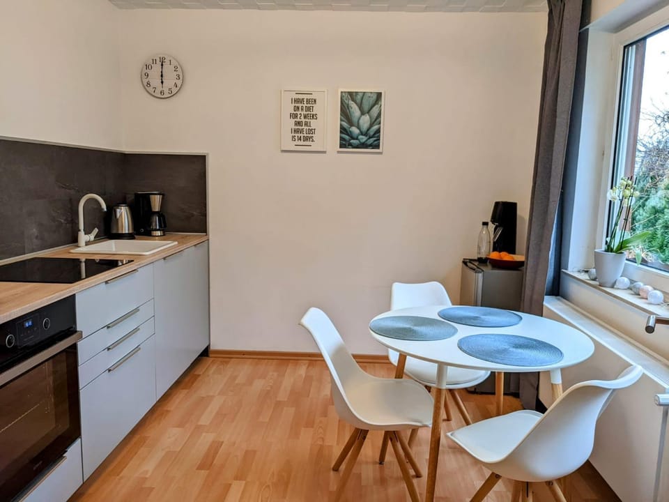 Kitchen or kitchenette, Dining area, pet friendly, stove