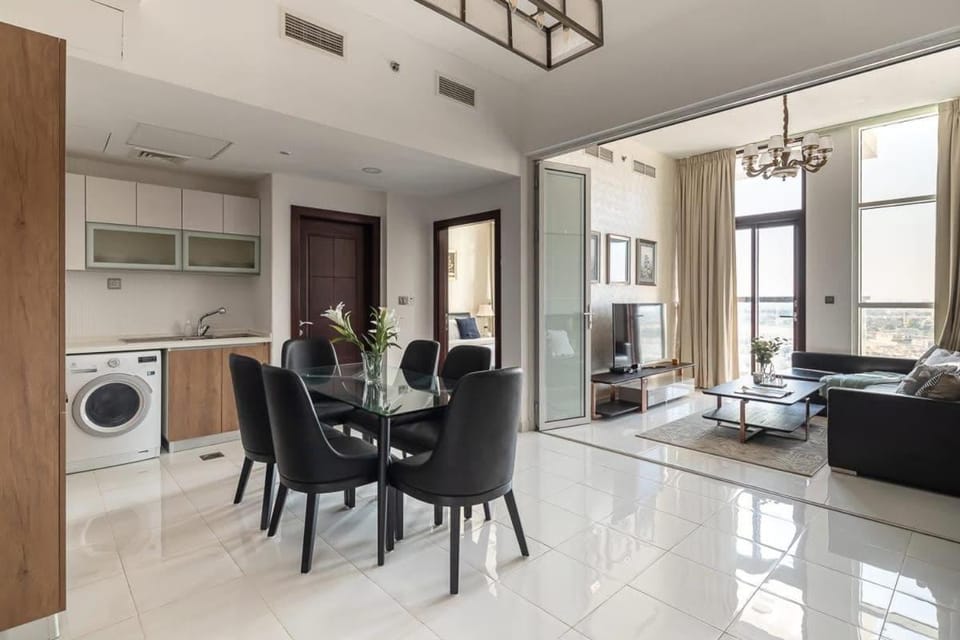 Frank Porter - Starz by Danube Apartment in Dubai