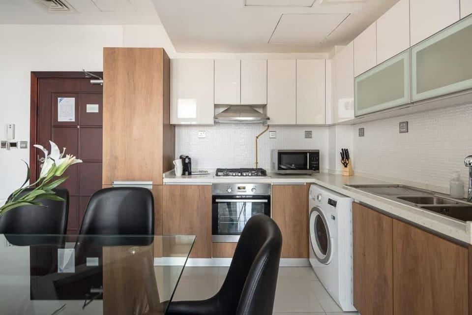 Frank Porter - Starz by Danube Apartment in Dubai