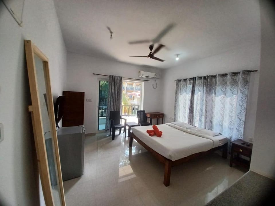 Bed, TV and multimedia, Bedroom, towels, air conditioner