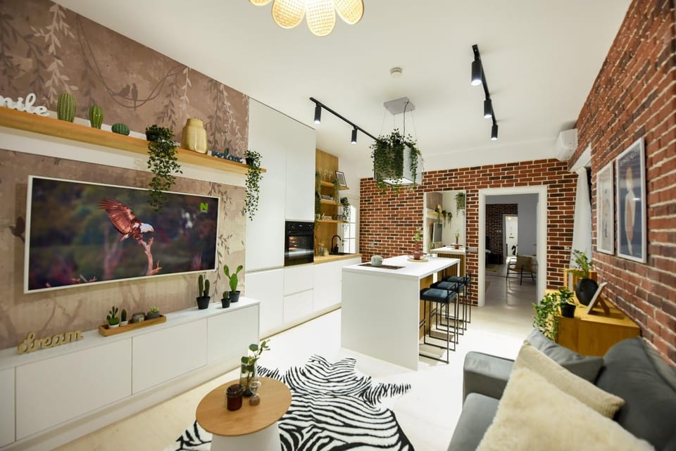 TV and multimedia, Living room, Seating area, Evening entertainment