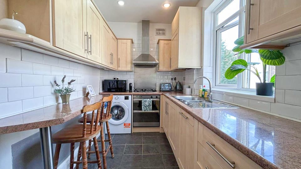 Coffee/tea facilities, View (from property/room), Decorative detail, Seating area, dishwasher, heating, microwave, oven, storage, stove, toaster, washing machine, dryer, kitchen