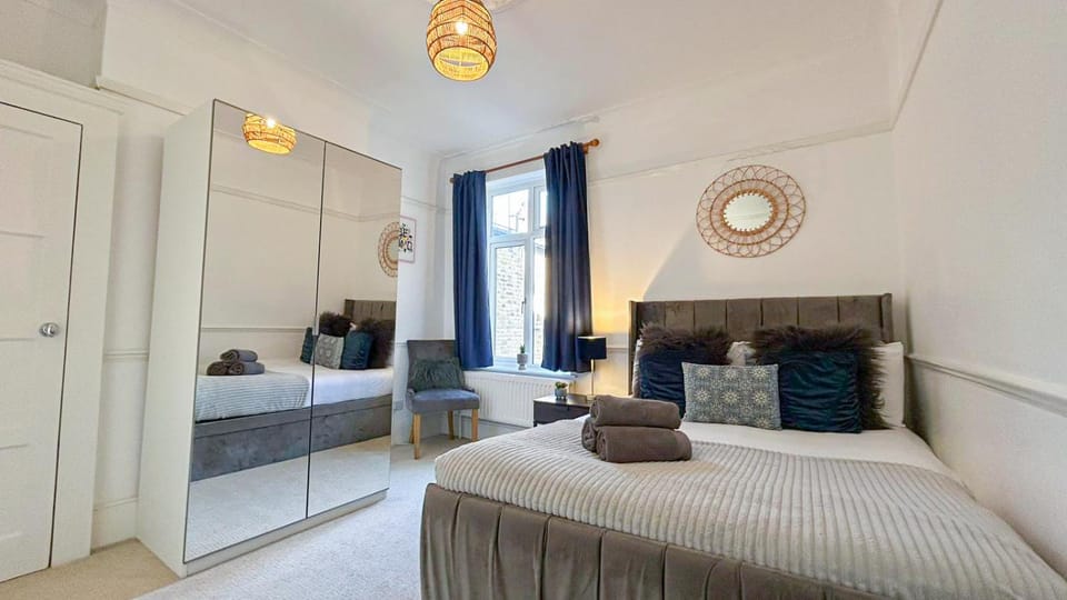 Bed, View (from property/room), Decorative detail, Seating area, Bedroom, flat iron, hair dryier, heating, internet, storage, towels, wardrobe