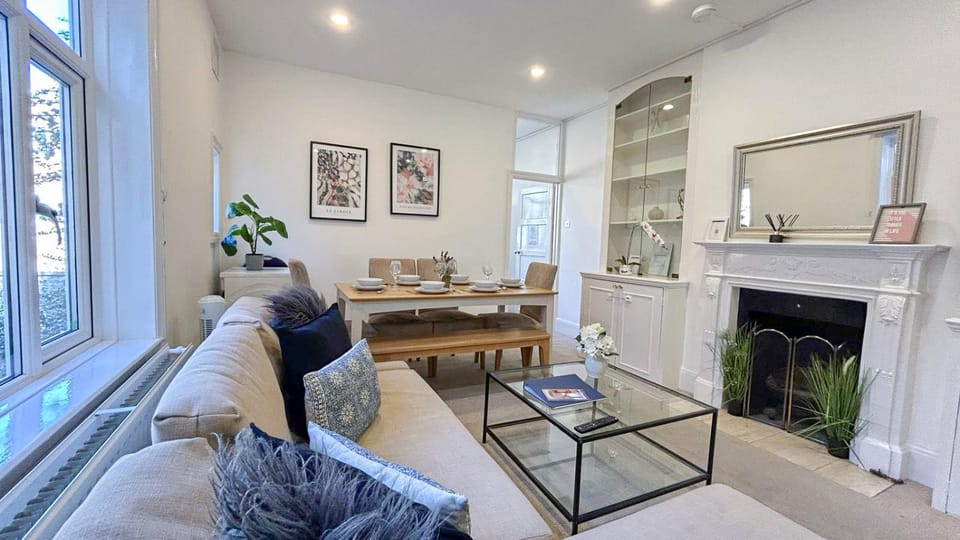 TV and multimedia, View (from property/room), Living room, Decorative detail, Seating area, Dining area, flat iron, heating, internet, washing machine, dryer, kitchen