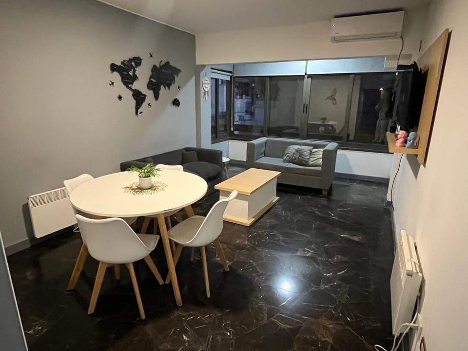 TV and multimedia, Living room, Seating area, Dining area, air conditioner