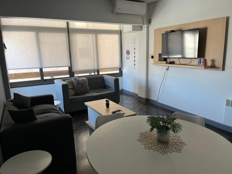 TV and multimedia, Living room, Seating area, air conditioner