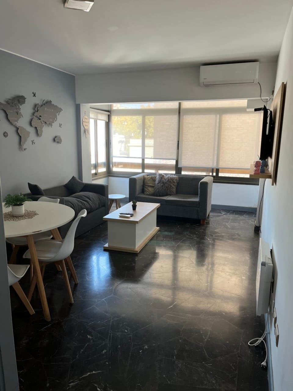 Seating area, Dining area, air conditioner