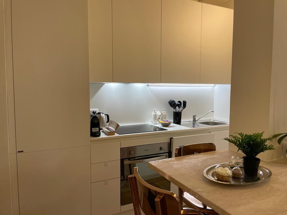 Coffee/tea facilities, Kitchen or kitchenette, Food and drinks, Dining area, Food, minibar, pet friendly, stove, toaster
