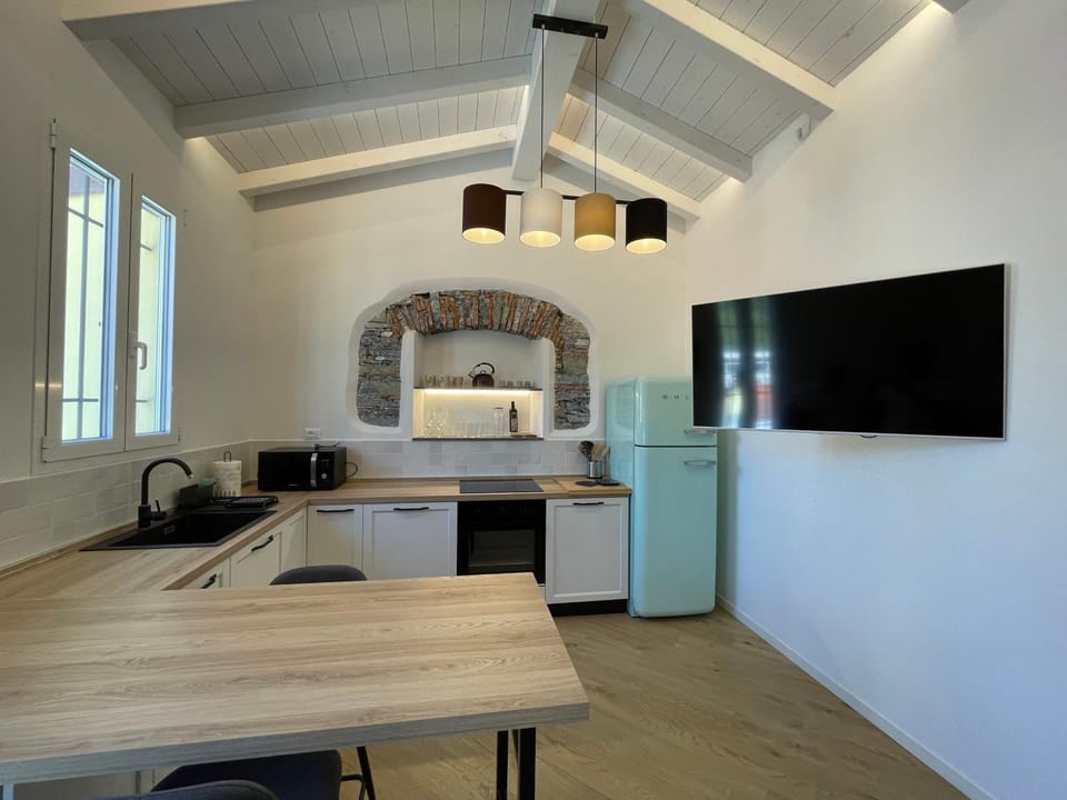 TV and multimedia, Kitchen or kitchenette, stove
