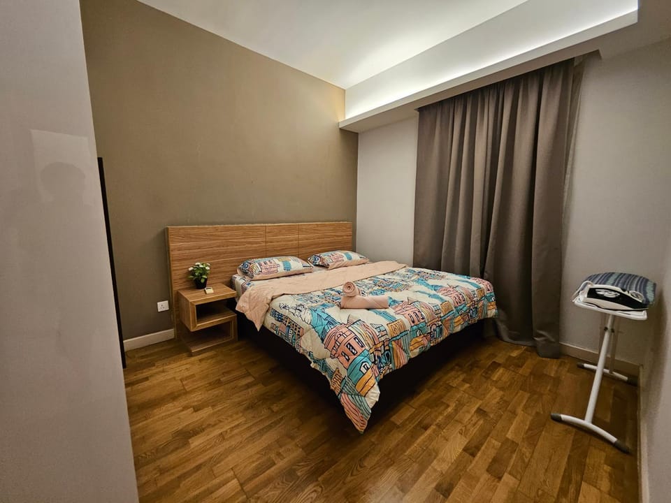 Photo of the whole room, Bedroom