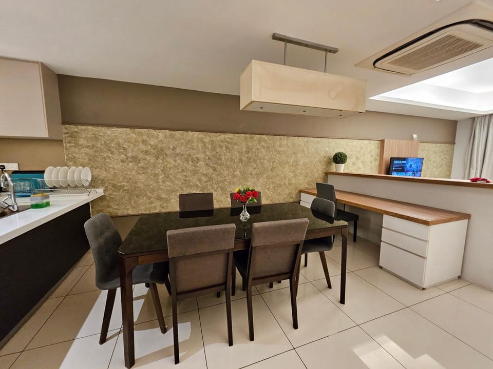 Kitchen or kitchenette, Dining area, kitchen