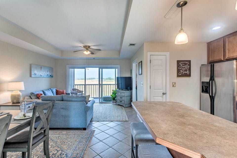 Breezy Darien Condo w/ Tranquil Marsh Views! House in Darien