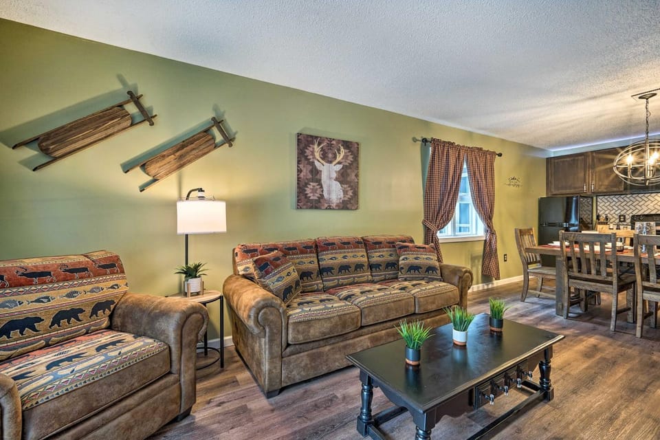 Cozy Ski-In/Ski-Out Condo on Magic Mountain House in South Londonderry