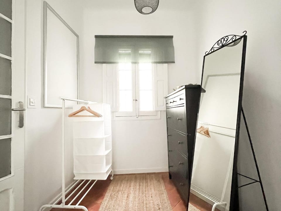 Photo of the whole room, wardrobe