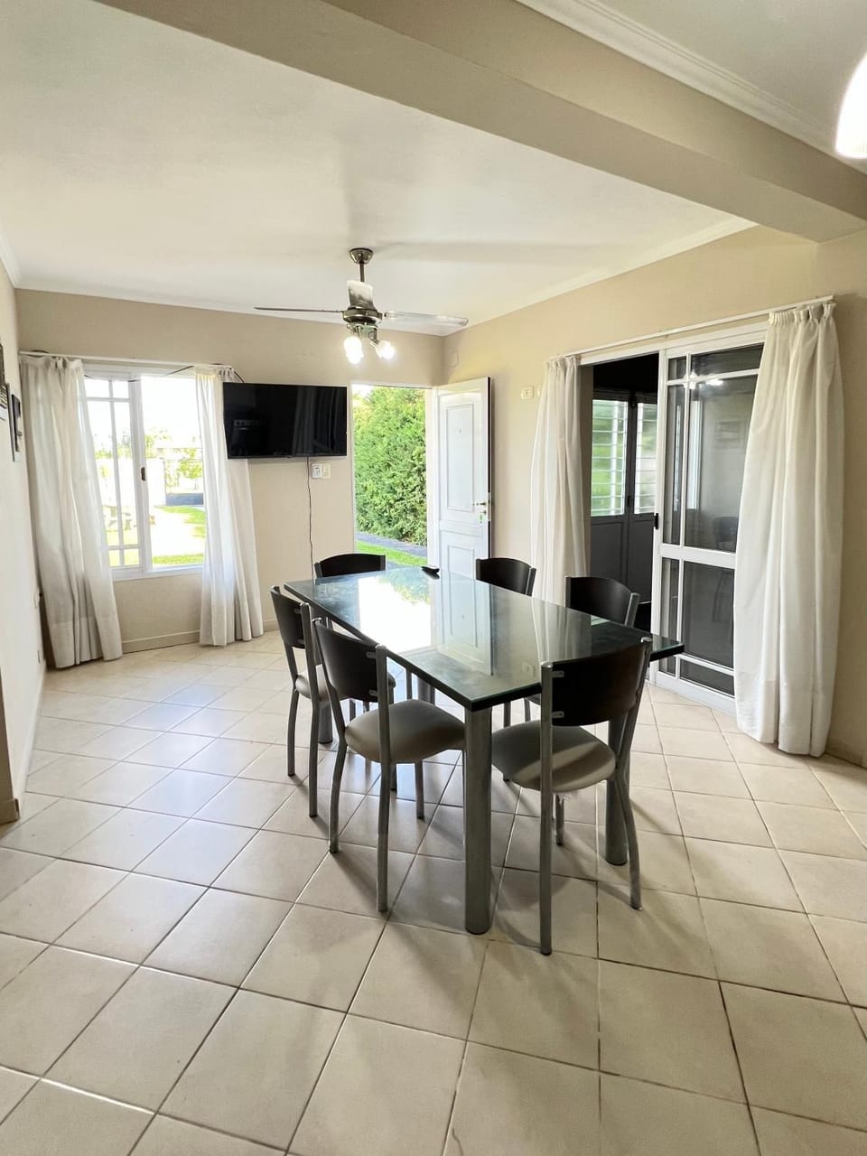 TV and multimedia, Dining area