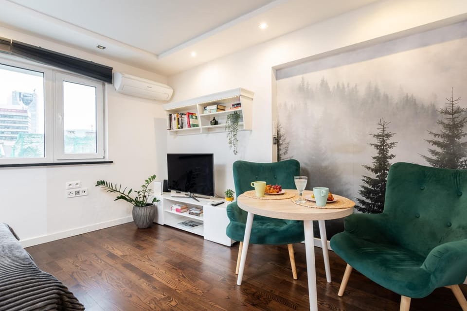 TV and multimedia, Living room, Seating area, Dining area, Evening entertainment