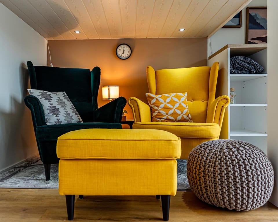 Living room, Seating area