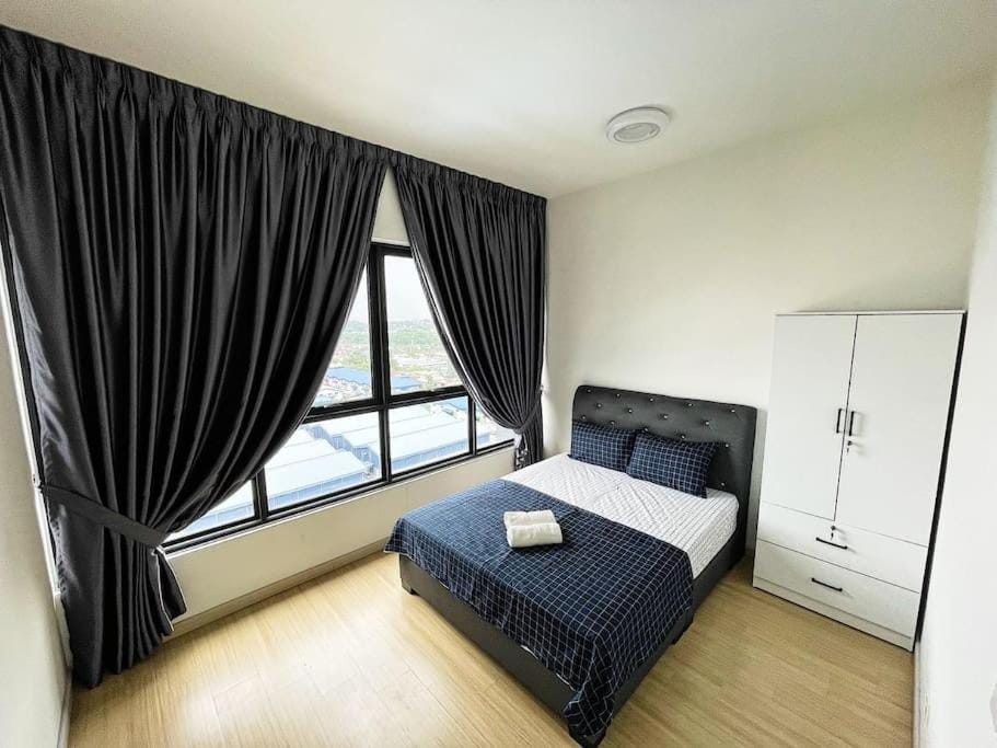Bed, Photo of the whole room, Bedroom, towels, wardrobe