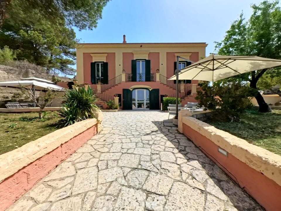 Property building, Patio, Day, Garden, Garden view