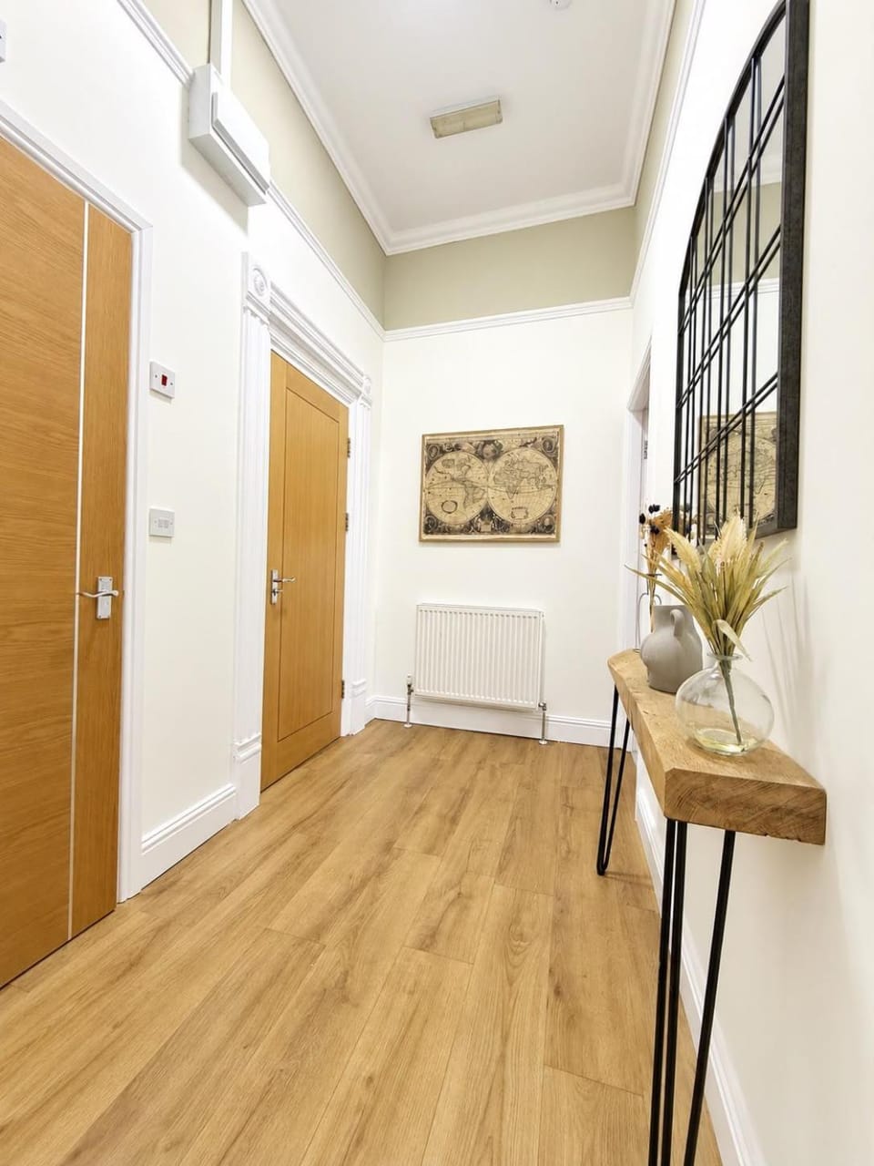 Beech Suite - Private Location with 85 inch Cinema TV & Parking Apartment in Bradford