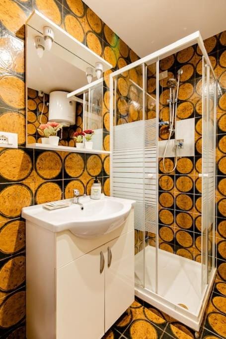 Shower, Bathroom, towels