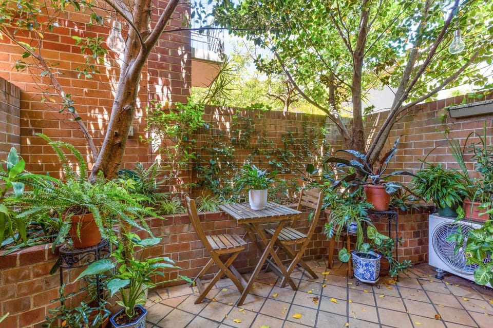 Spacious 2-Bed Townhouse with a Lush Courtyard Apartment in Sydney
