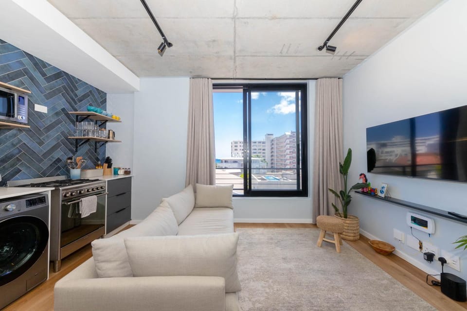 Central and Modern 1 Bedroom Apartment in Sea Point Apartment in Sea Point