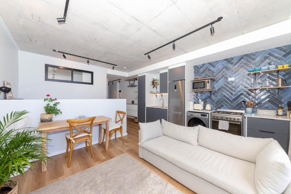 Central and Modern 1 Bedroom Apartment in Sea Point Apartment in Sea Point