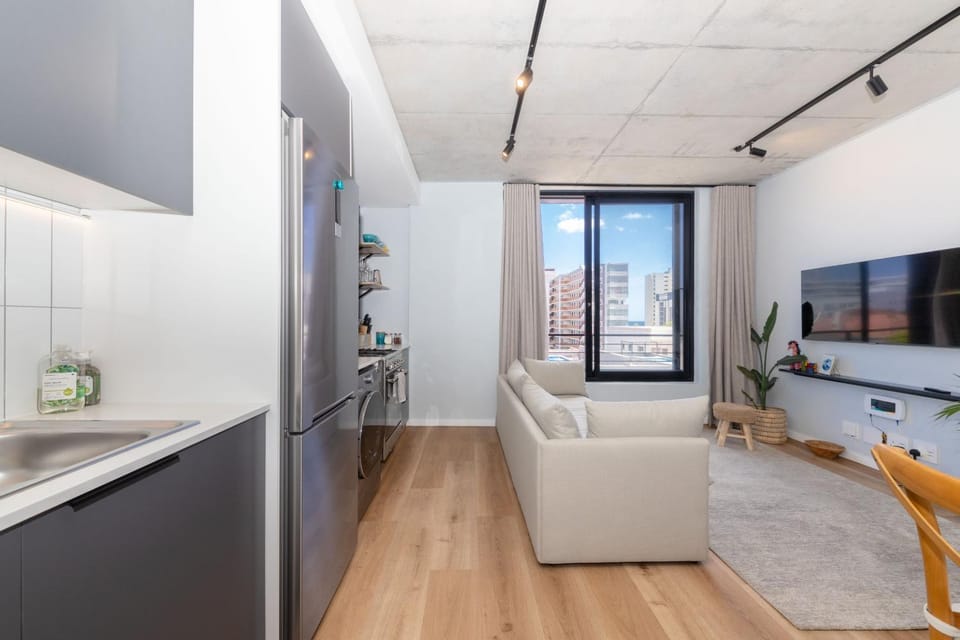 Central and Modern 1 Bedroom Apartment in Sea Point Apartment in Sea Point