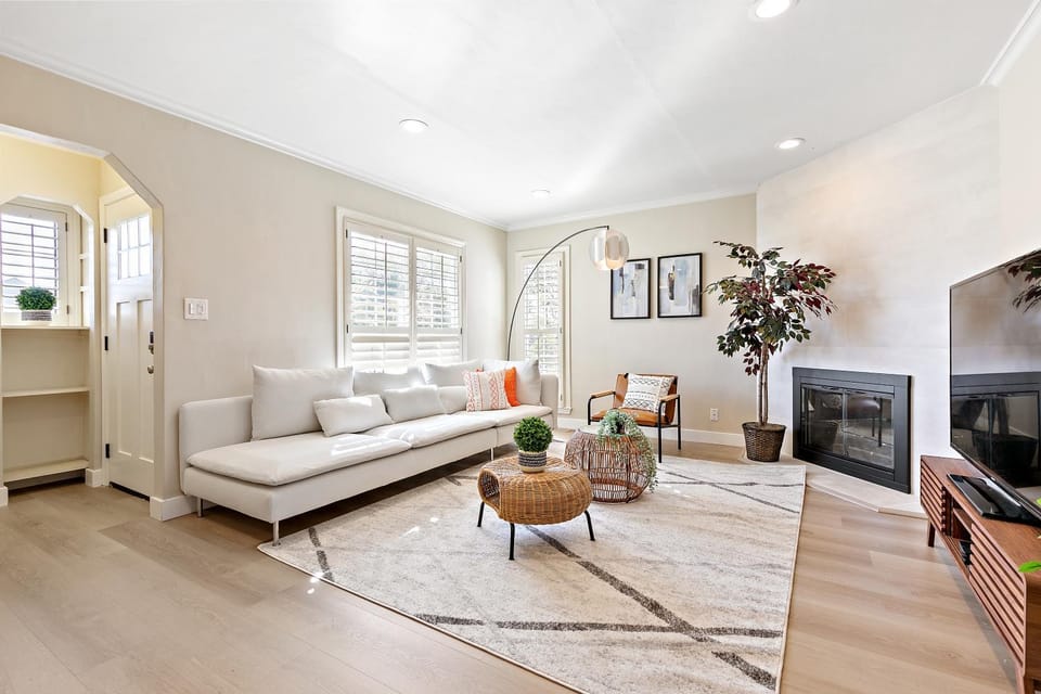 TV and multimedia, Living room, Seating area, fireplace