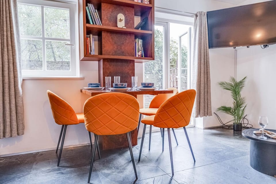 Stepney Green Gated Area with Parking & Garden Apartment in London Borough of Hackney