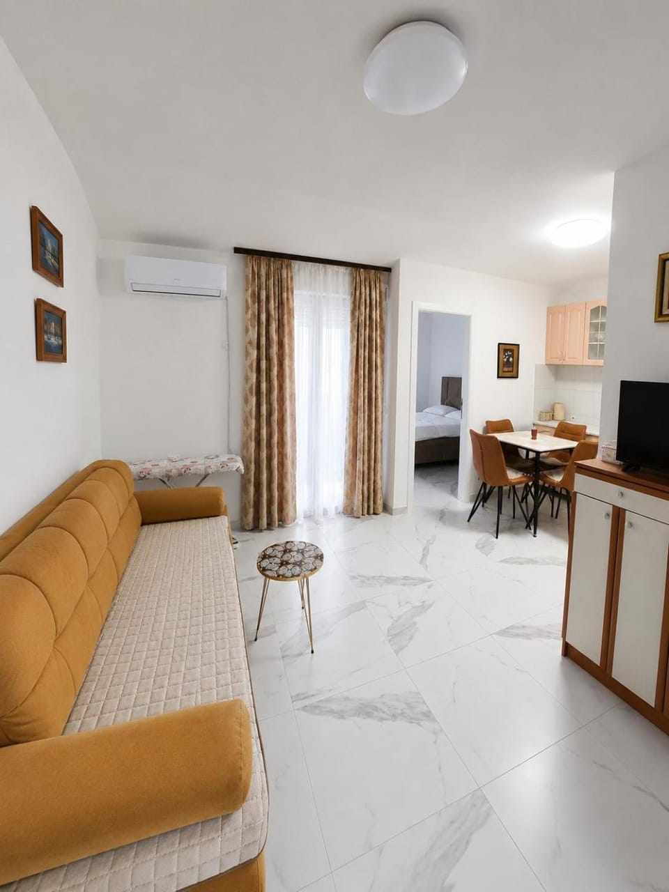 Top lokacija + Besplatan parking Apartment in Budva
