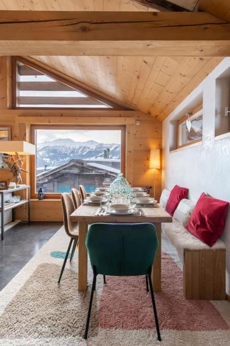 Dining area, Mountain view