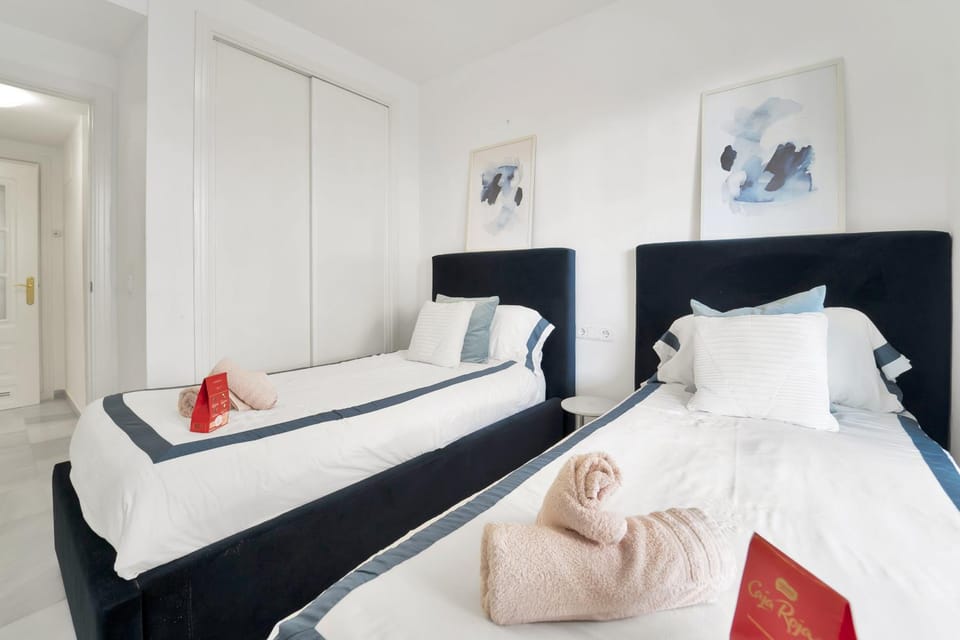 Apartamento con enorme terraza en complejo con piscina en Nueva Andalucía - Lorcrimar Apartment in Marbella