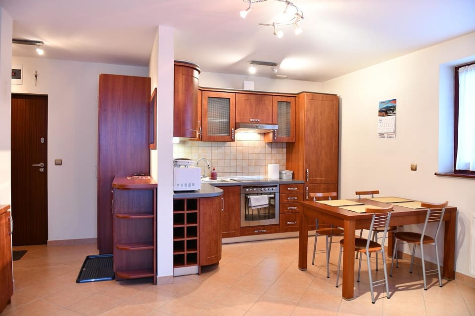 Kitchen or kitchenette, Living room, Dining area, minibar, stove, toaster