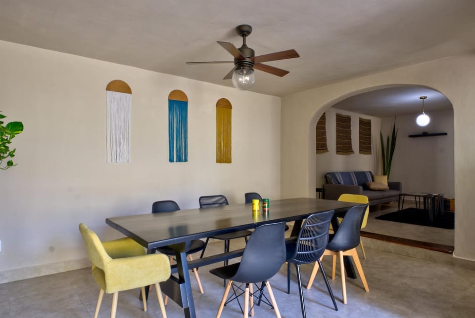 Living room, Seating area, Dining area, fireplace